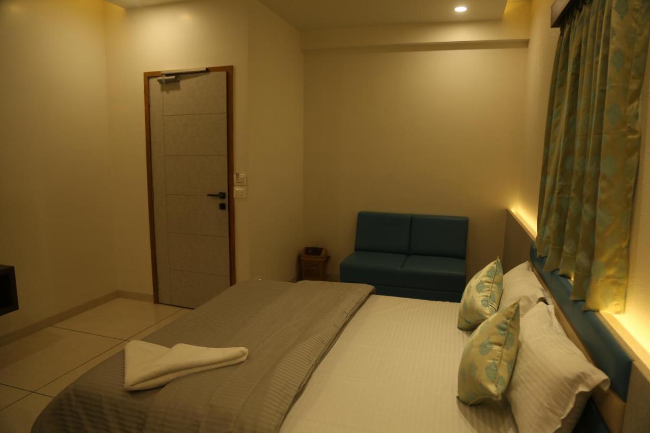 Hotel Bhagyoday Limodara Buitenkant foto