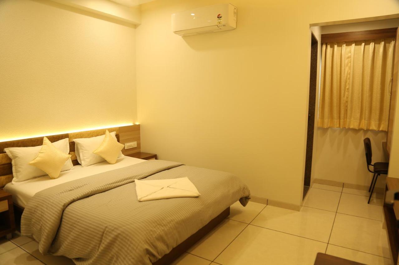 Hotel Bhagyoday Limodara Buitenkant foto